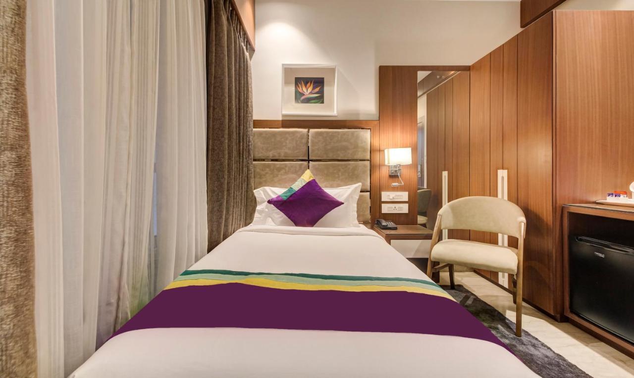 Treebo Premium Tahoora International Hotel Calcutta Buitenkant foto