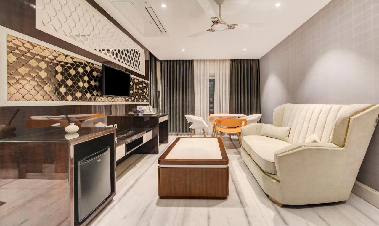 Treebo Premium Tahoora International Hotel Calcutta Buitenkant foto
